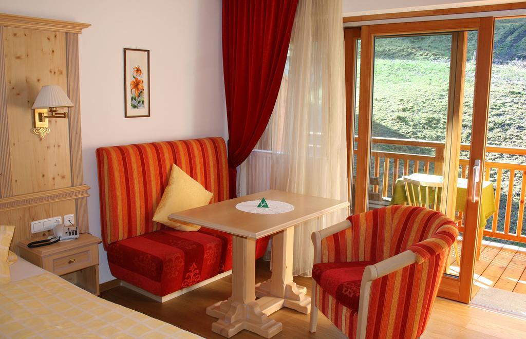 Hotel Schoene Aussicht カルティッシュ エクステリア 写真