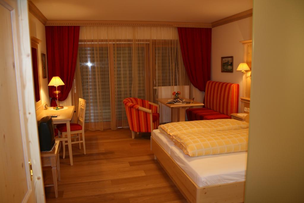 Hotel Schoene Aussicht カルティッシュ エクステリア 写真